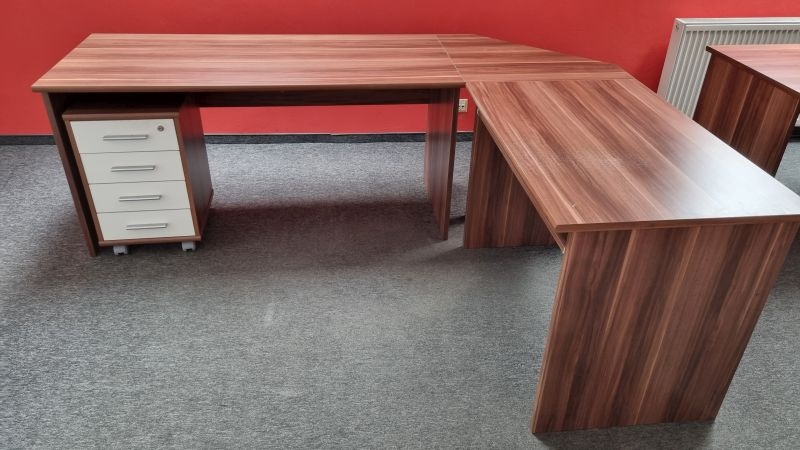 kancelársky stol v tvare L
