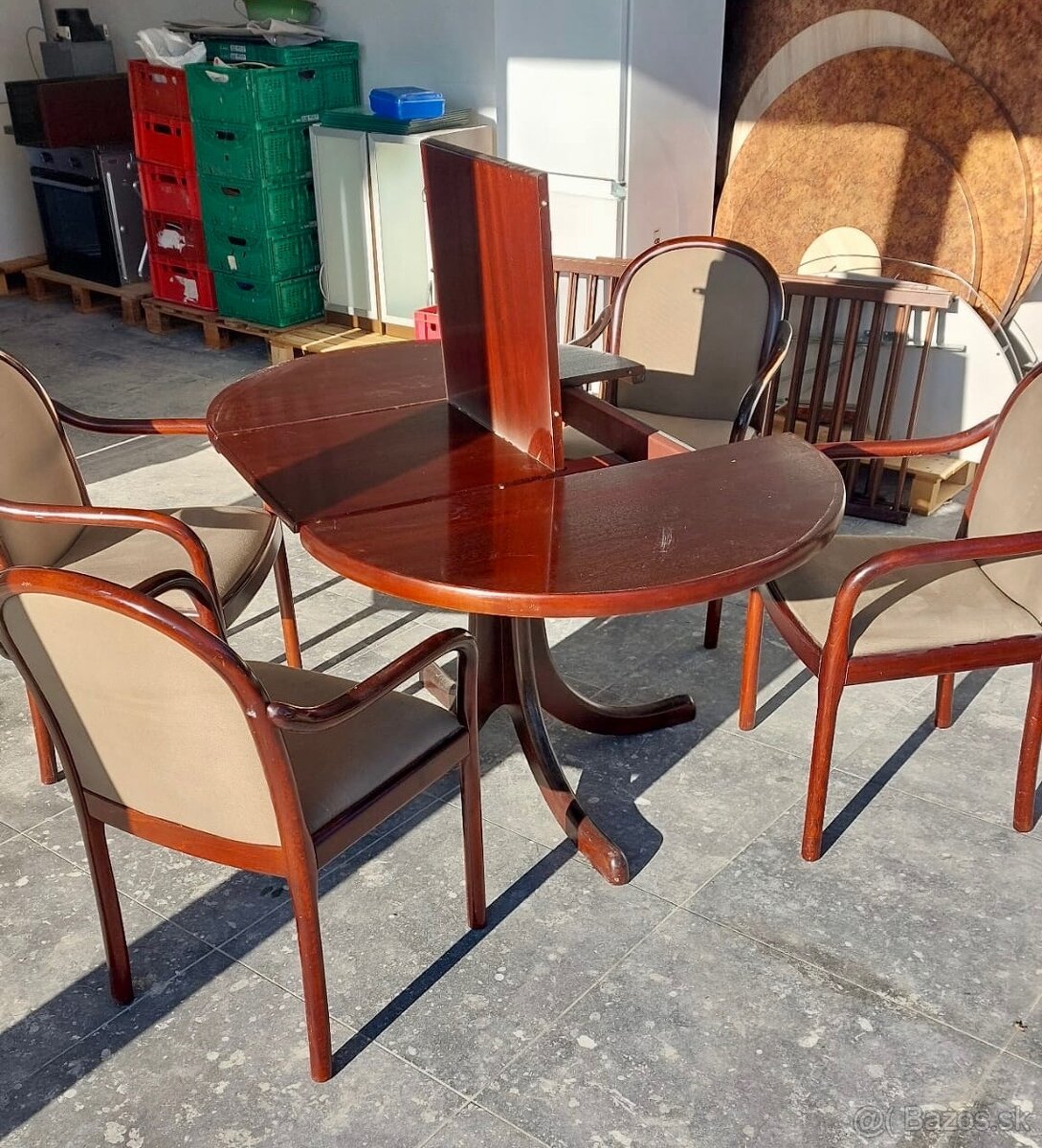 Jedalensky rozkladaci dreveny stol