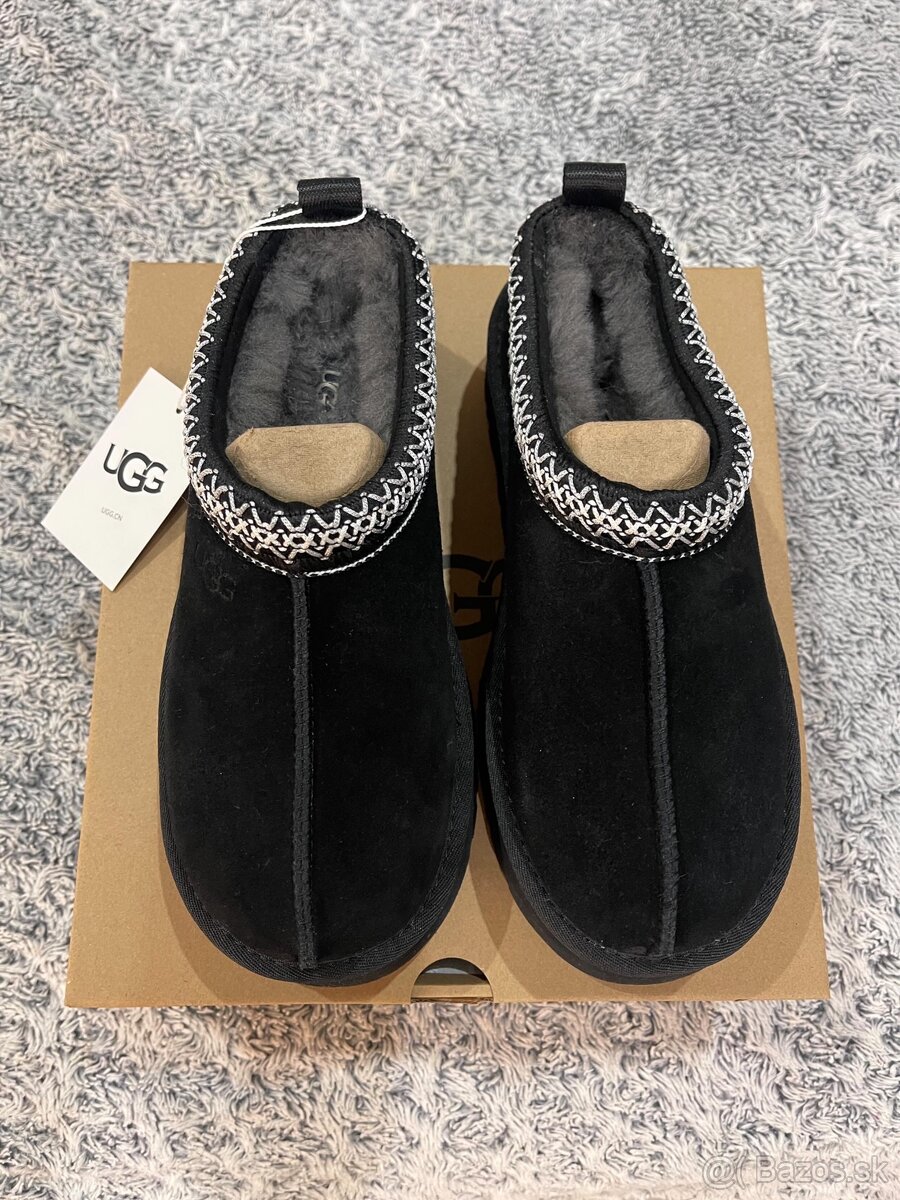Ugg tazz cierne