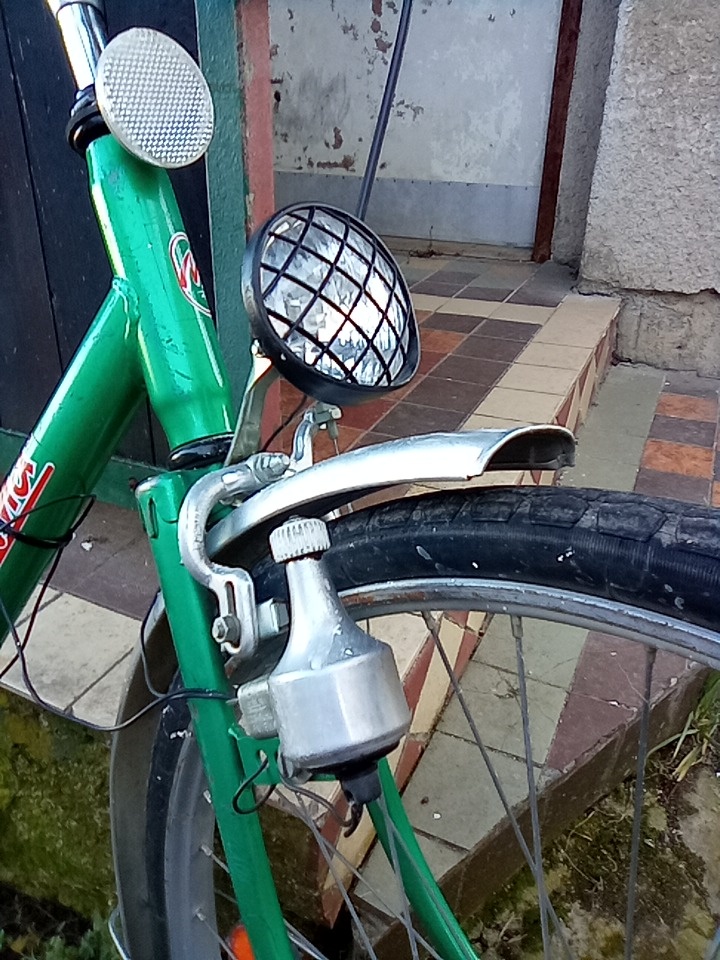 Predám dynamo a svetlo na bicykel