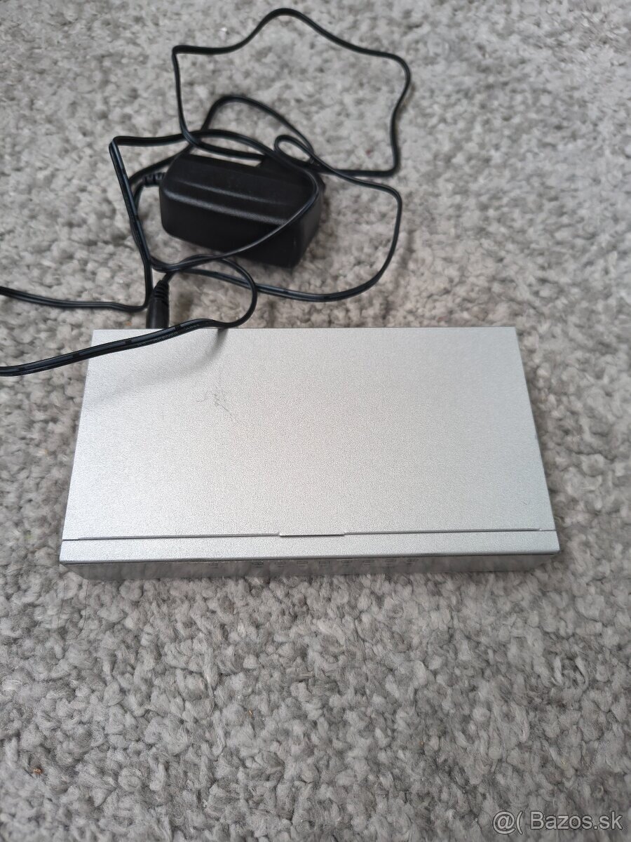 Sietovy prepinac zyxel es-108A v2