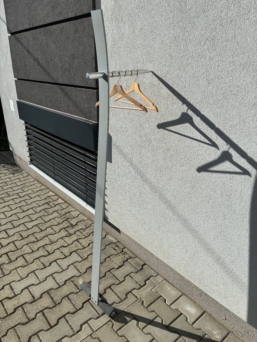 Vešiak na ramienka