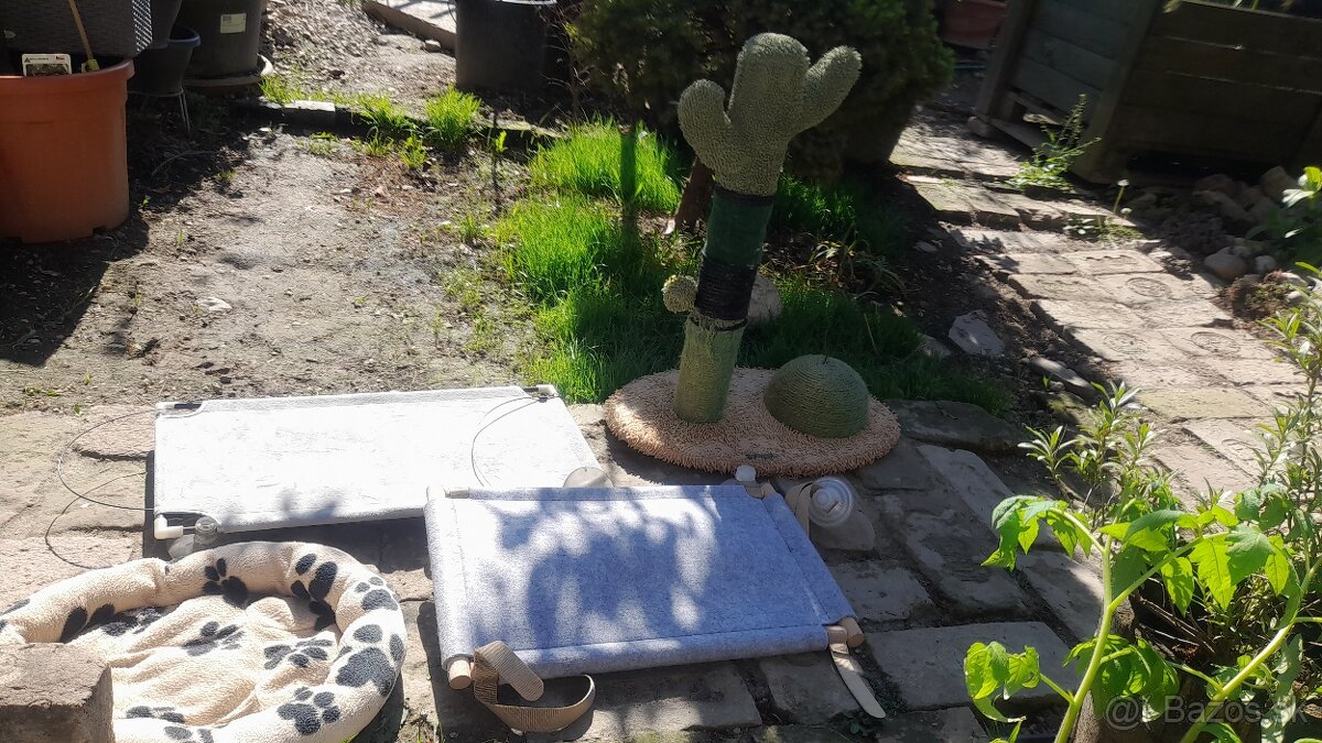 Škrabadlo, pelech, závesné ležadlá na okno