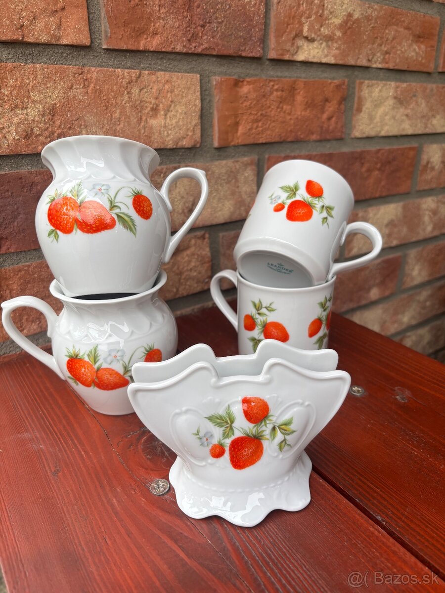 Jahodkovy porcelan, hrnceky