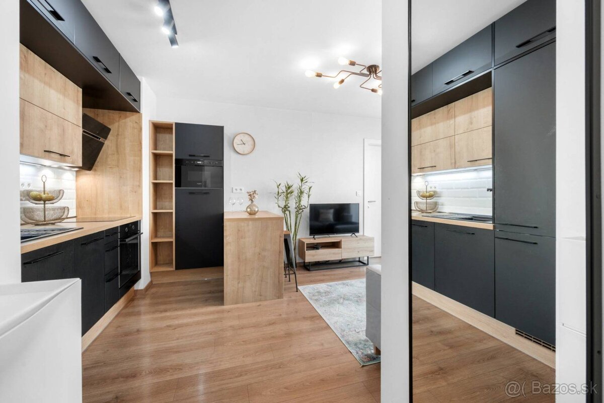 NA PRENÁJOM; Fenomenálny 2,5-izbový apartmán s garážovým stá