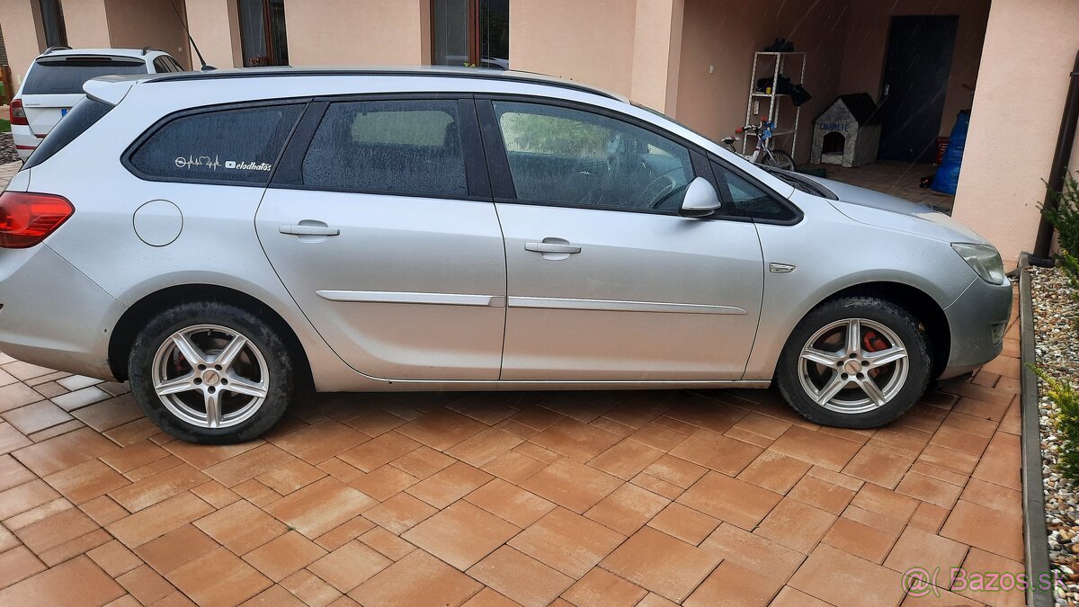 Opel astra j