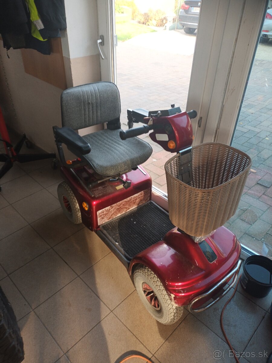 elektrický invalidný vozík pro seniorov