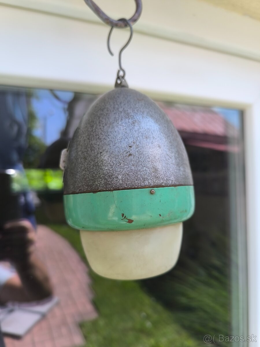 Retro lampa na baterky.