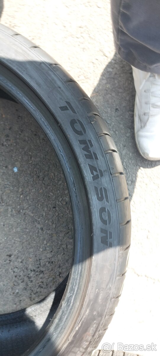 Predam letne pneu 2x 235/35R19 Tomason