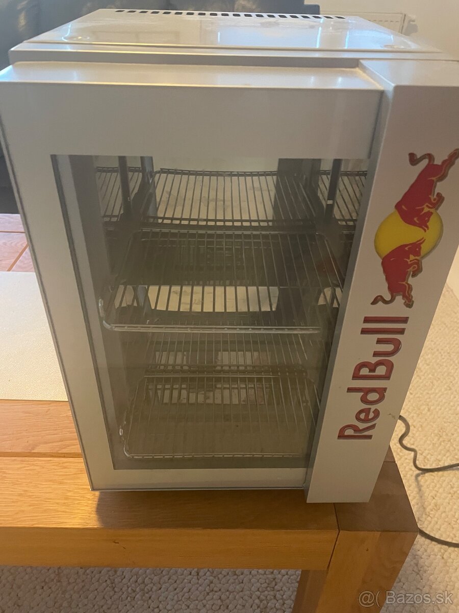 Nová-takmer nepoužitá Red Bull chladnička