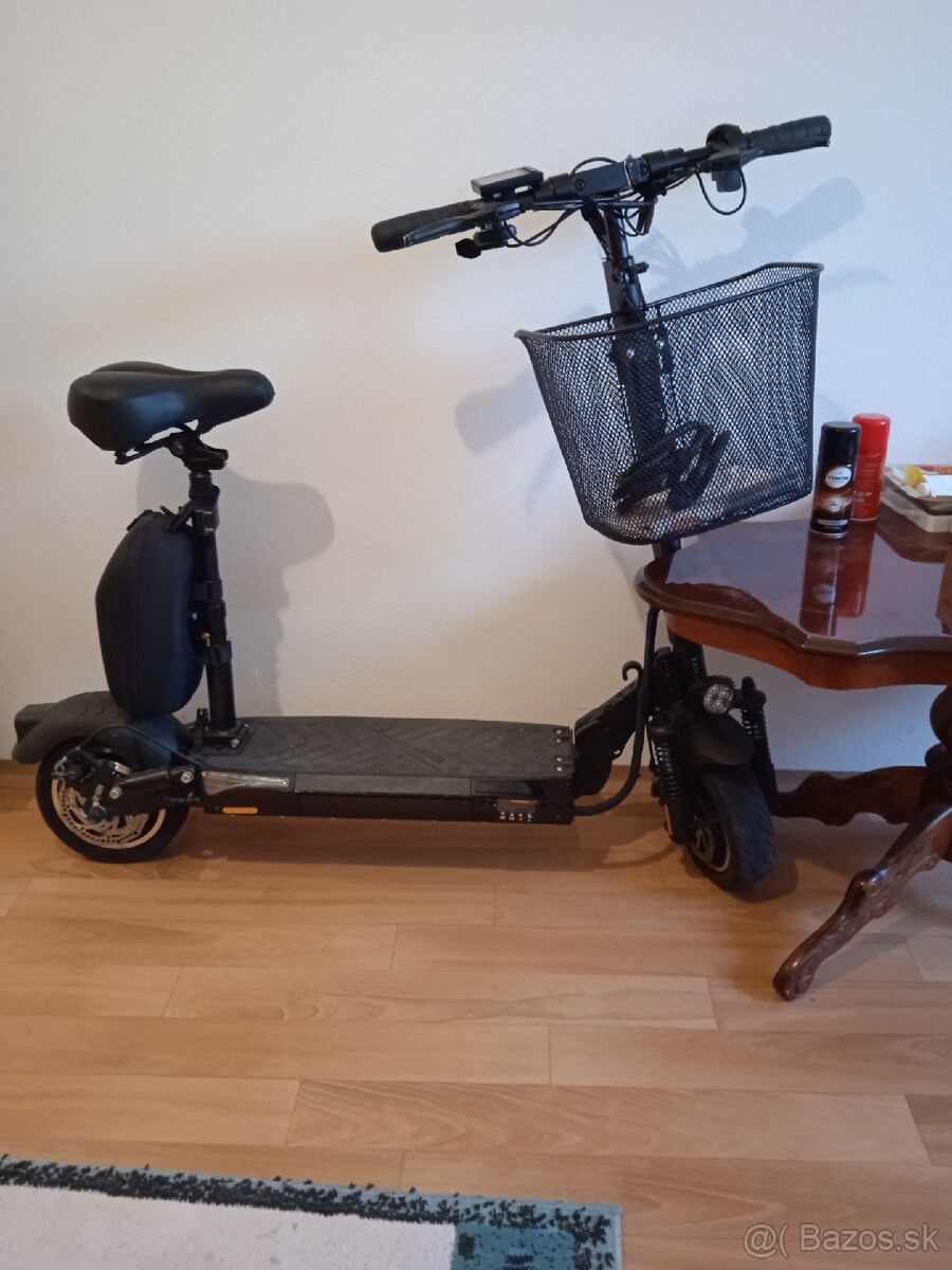 Kolobežka iscooter elektricka