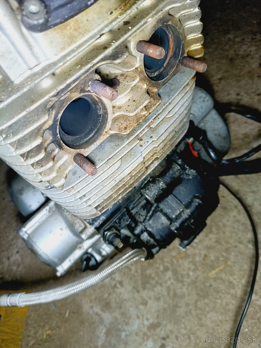 600cc Motor z Cagiva W16 1995 + Nahradne Diely