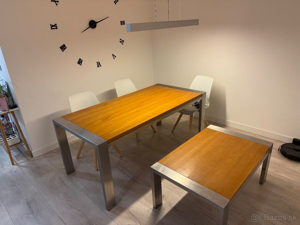 Jedálenský stôl