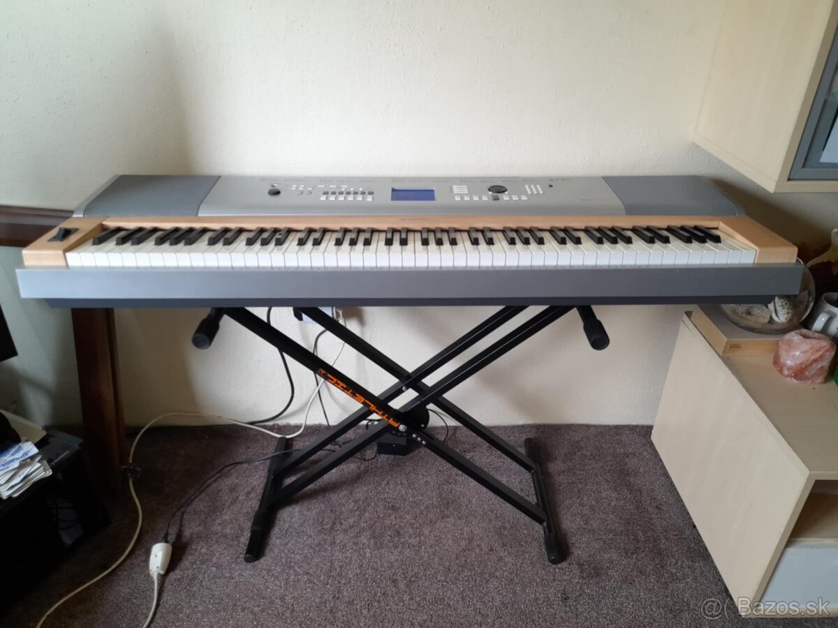 Yamaha DGX-620 digitálne piano – stojan, pedál, adaptér – ZĽ