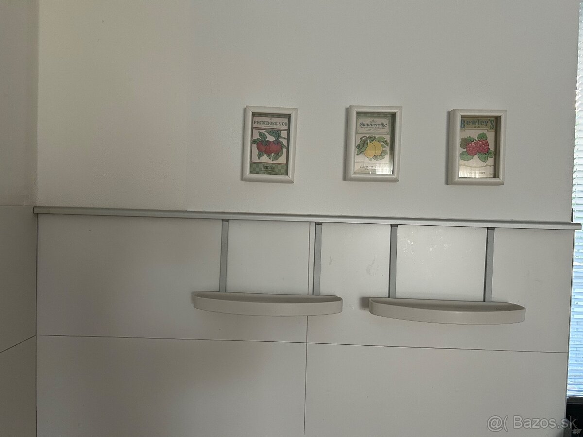 Ikea Asker lista 124cm a 67,5cm dlhá/ 2xpolica/1xdrziak