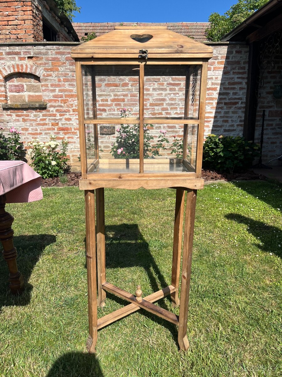 Lampáš na nožičkách