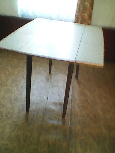 kuchynský stôl