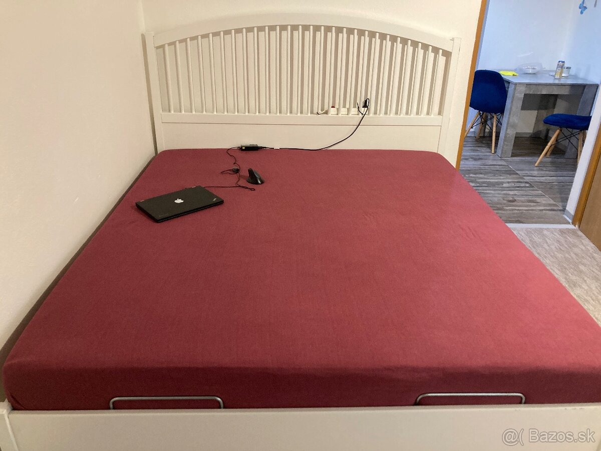 Manželská posteľ ikea