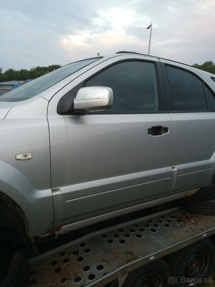 Predam dvere a kapotu na Kia Sorento 2,5 Crdi 125KW