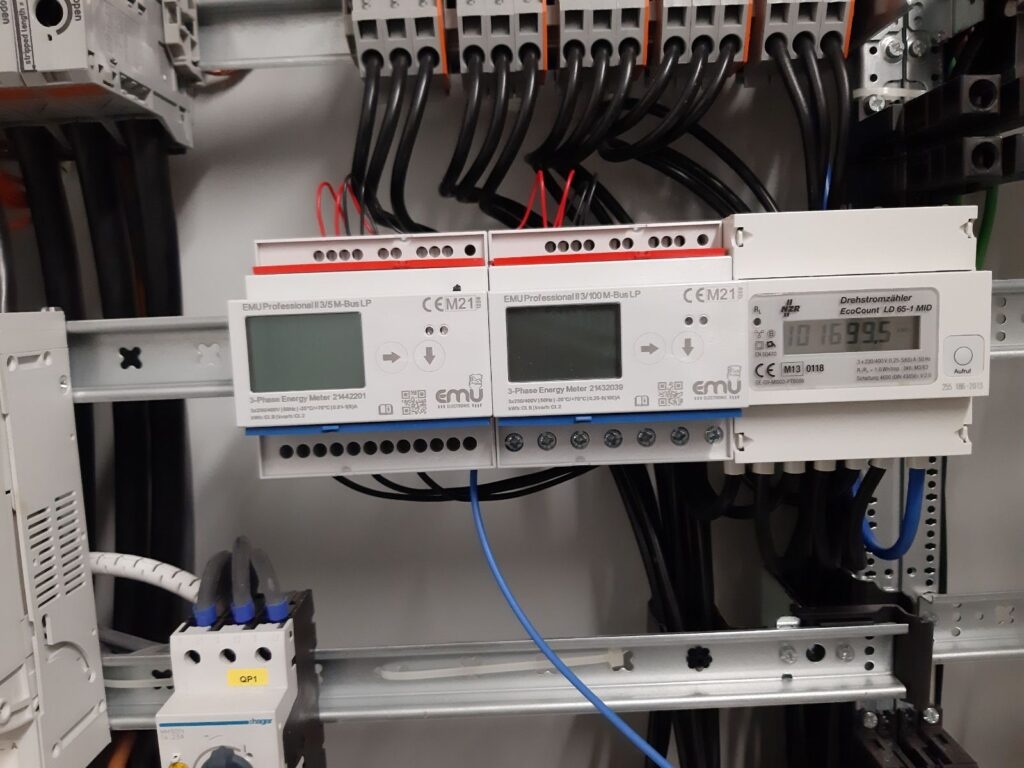 Hladame skusenych elektrikarov, dvojice aj samostatnych