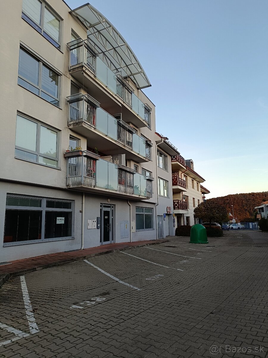 Garážové vnútorné státie na Belvederi