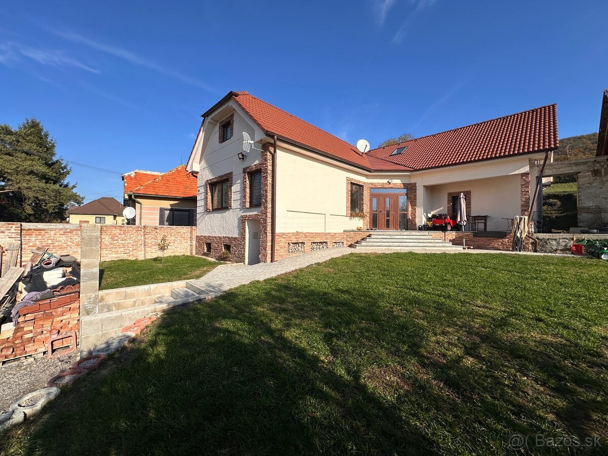 Dom 8km od okresného mesta