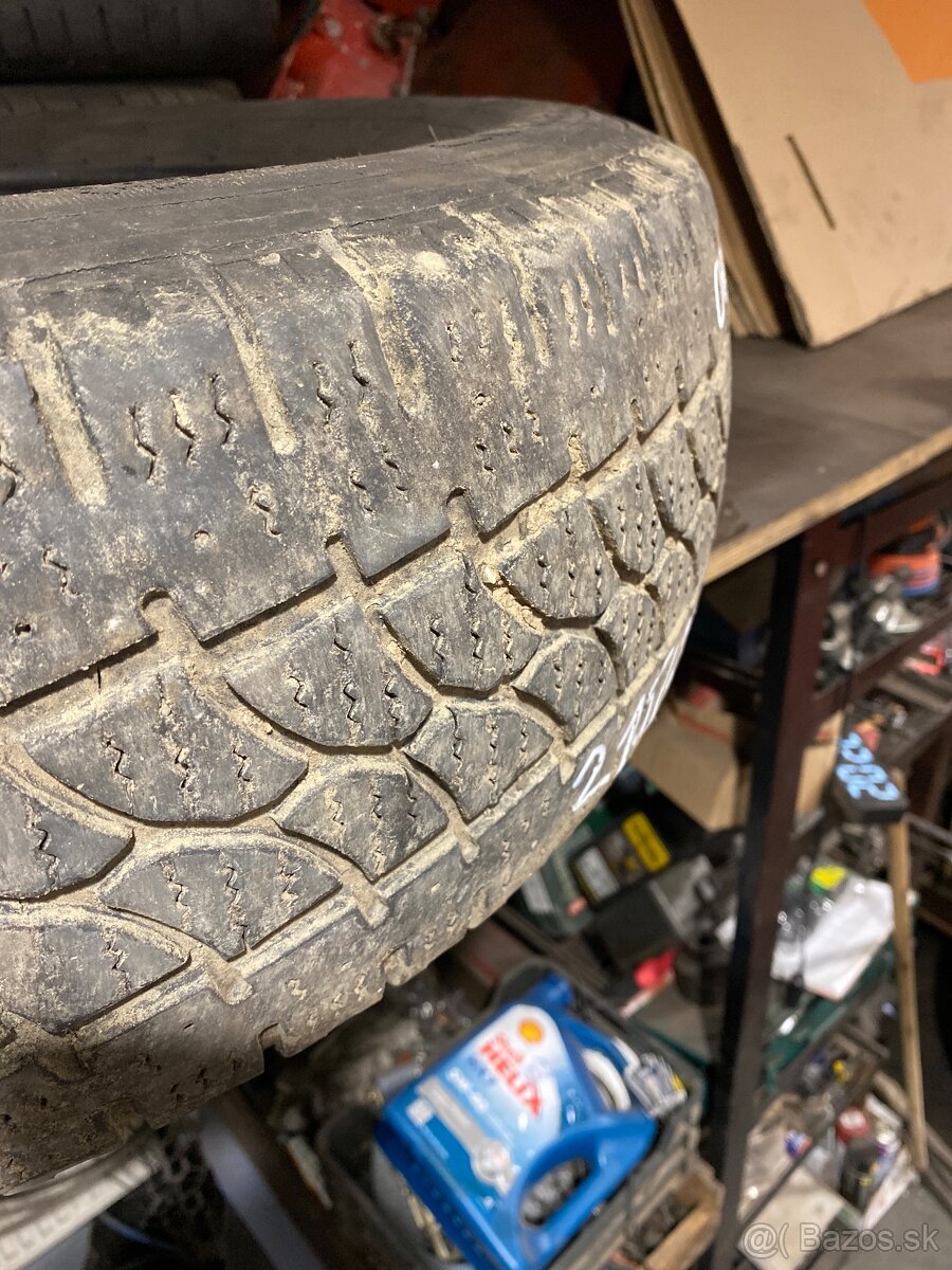 Predám pneu 215/70R15C