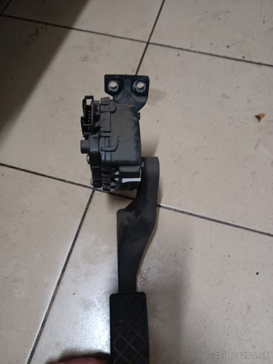 Predám plynový pedál 1.9tdi