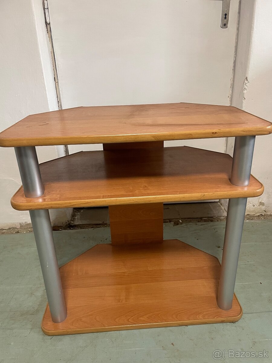 Stolík pod televizor