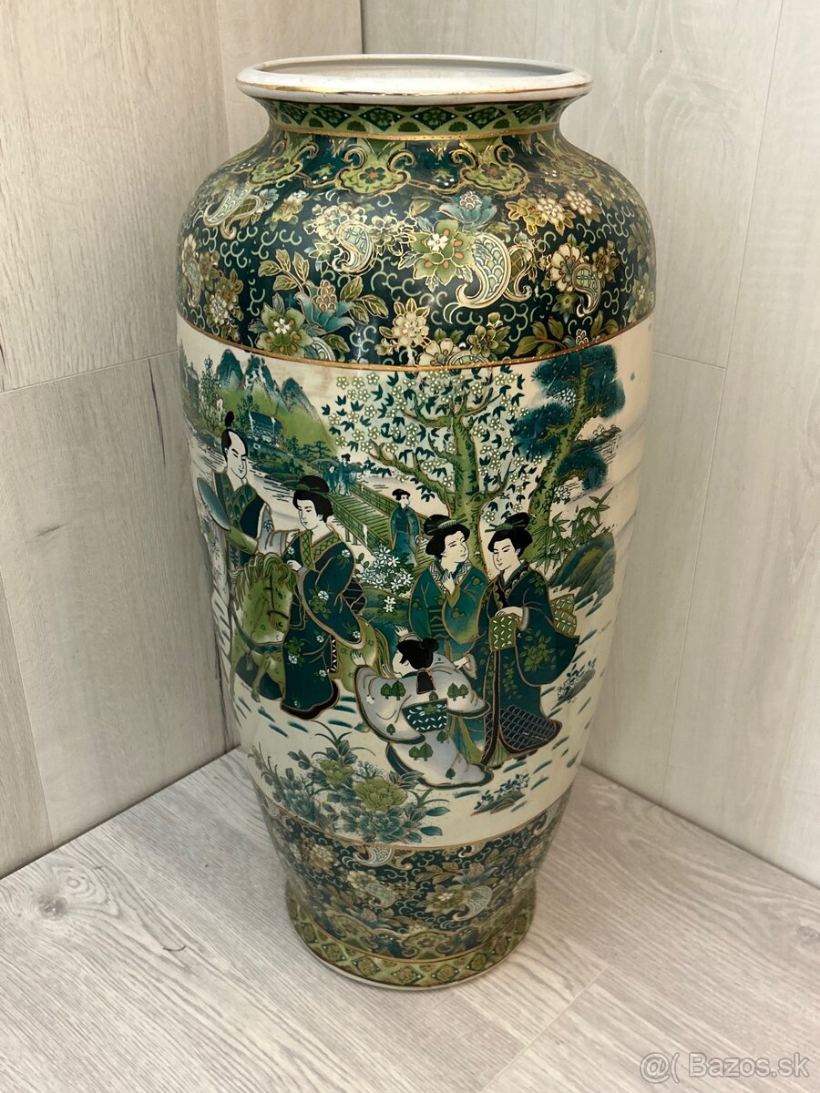 Orientálna dekoratívna váza