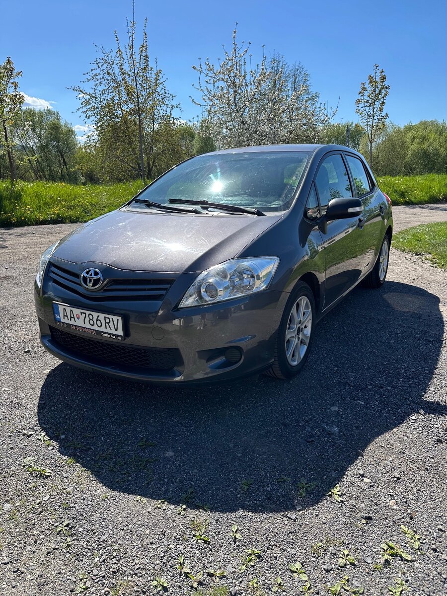 Predám toyotu auris