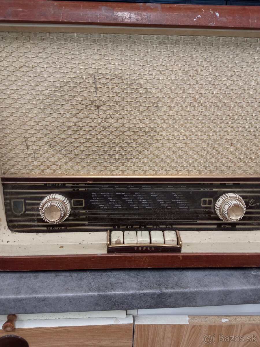 Retro rádio Tesla 526 A