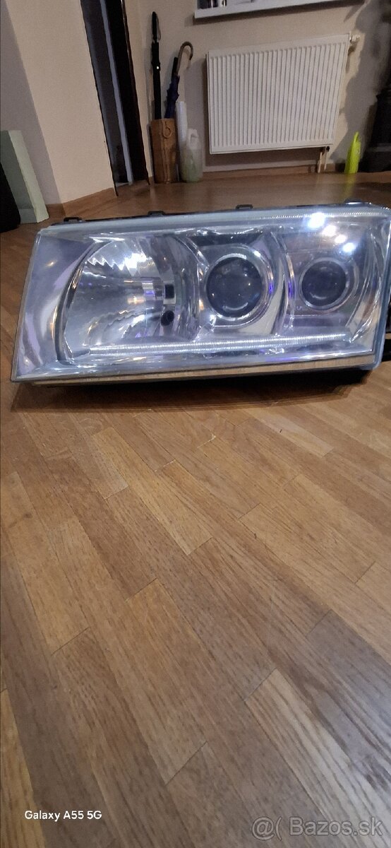 Xenón Octavia 1 lavý
