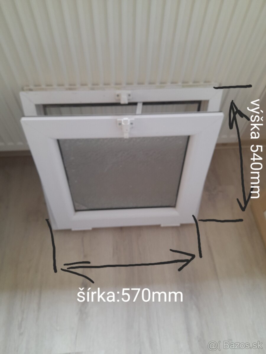 Predám sklopné plastové okno-rozmer rámu 540mmx570mm