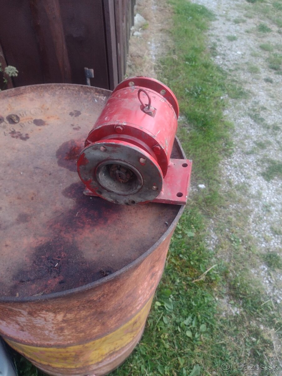 Kardanovy domec LKT 80