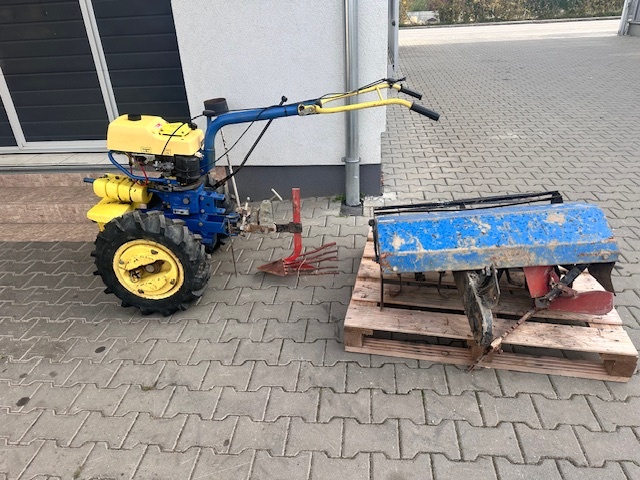 Predám malotraktor Agzat s príslušenstvom