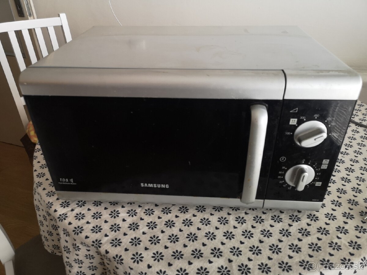 Darujem mikrovlnnú trúbu/mikrovlnku Samsung