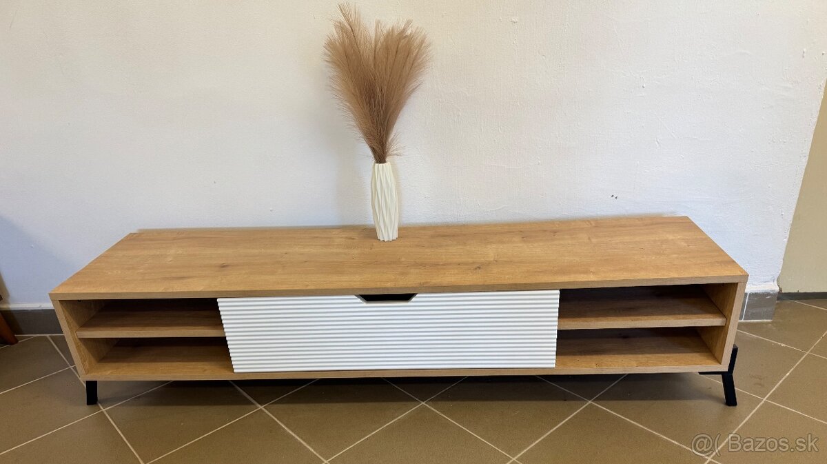 TV stolík – moderný dizajn (80 €)