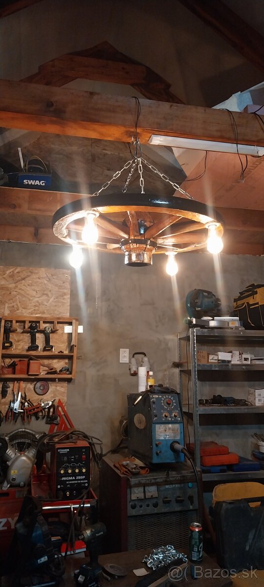 Luster z dreveneho kolesa