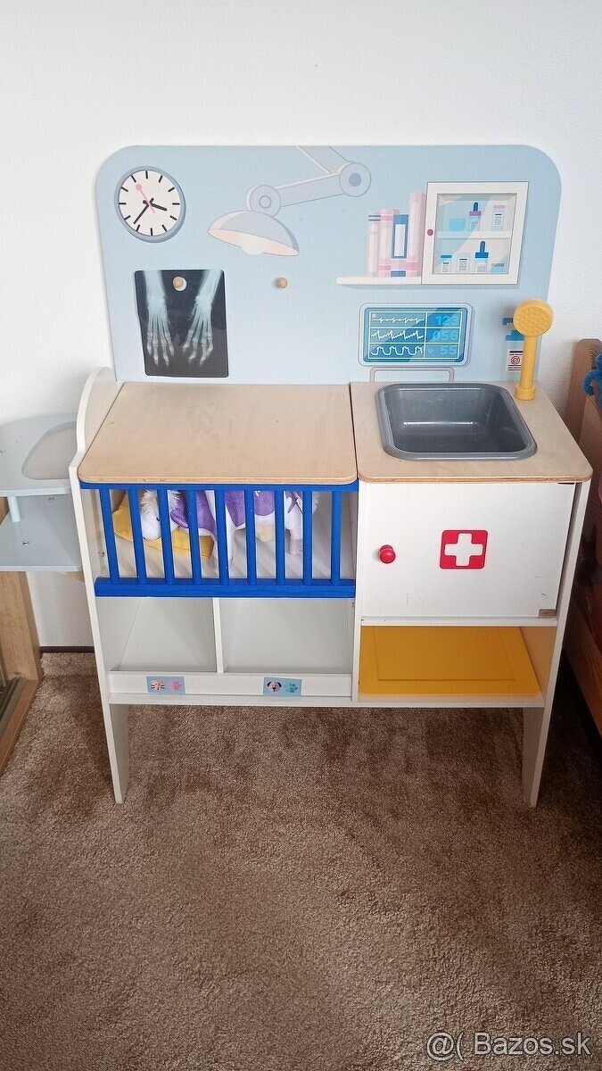 Zverolekár - drevená klinika