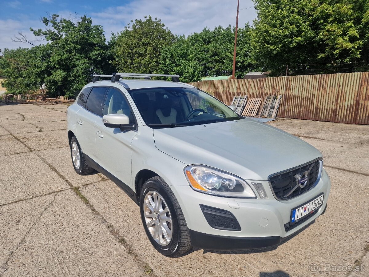 Volvo XC60 D5 (158kW) AWD Momentum Geartronic 158kW / 215k A