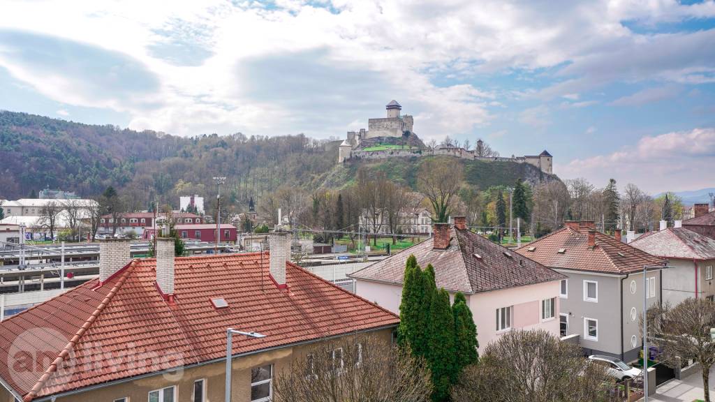 S VÝHĽADOM NA HRAD – 2i BYT, 82 m², súkromné parkovanie – SI