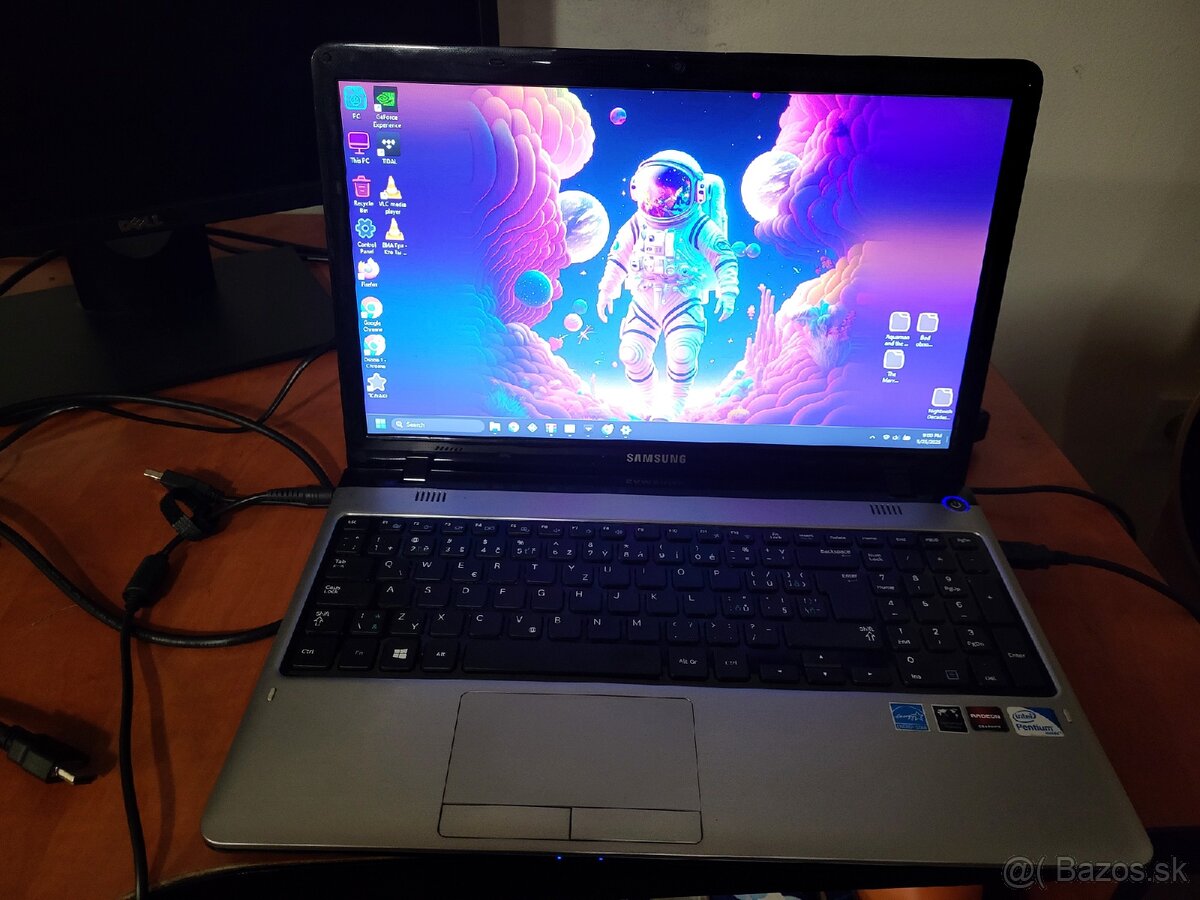 Notebook NP350-v5c Pentium 2.40GHz. 8GB RAM , 250GB SSD