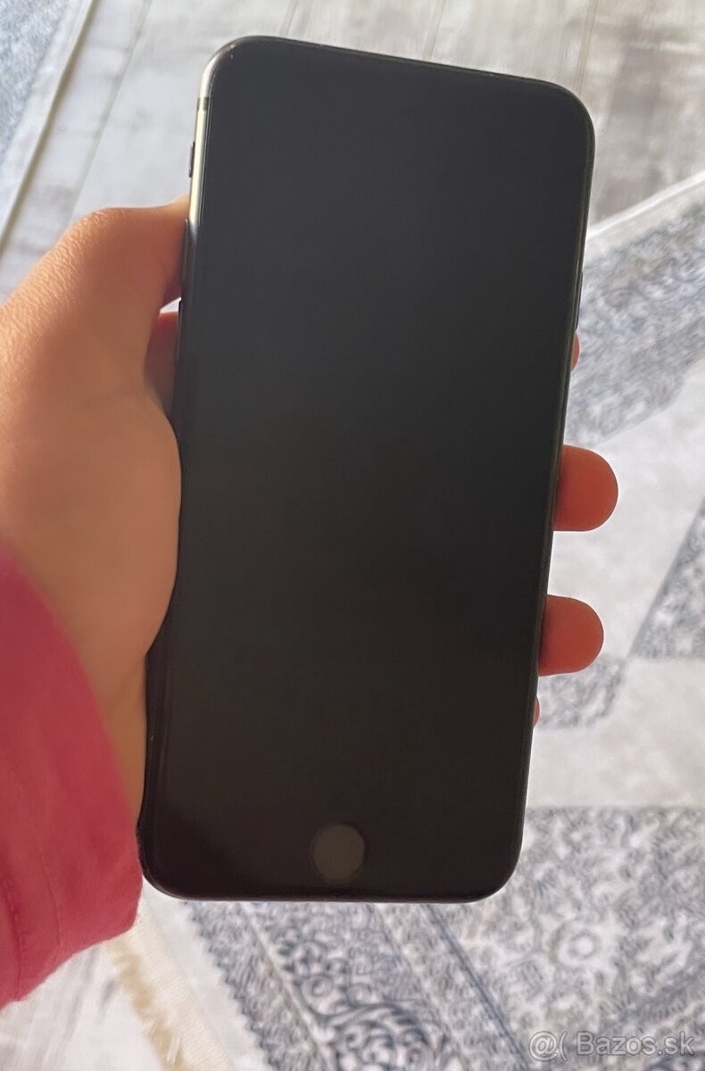 Predám iPhone 8