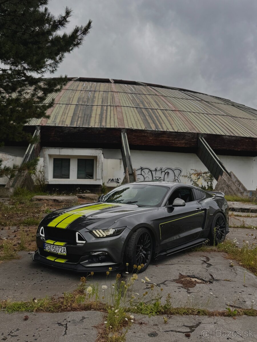 Prenájom Ford Mustang 5.0 V8 – 470HP, RWD, short shift