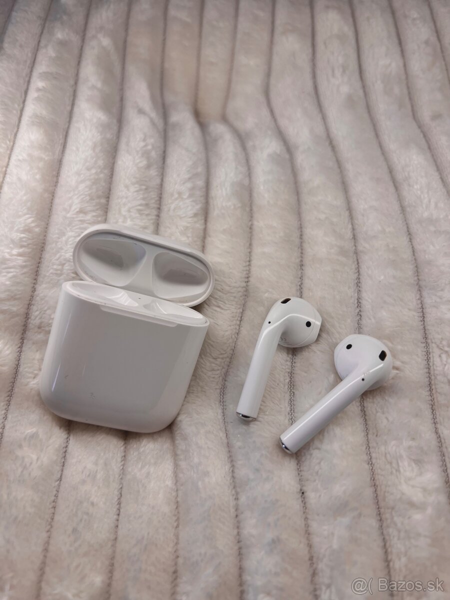 Apple AirPods 2. generácie