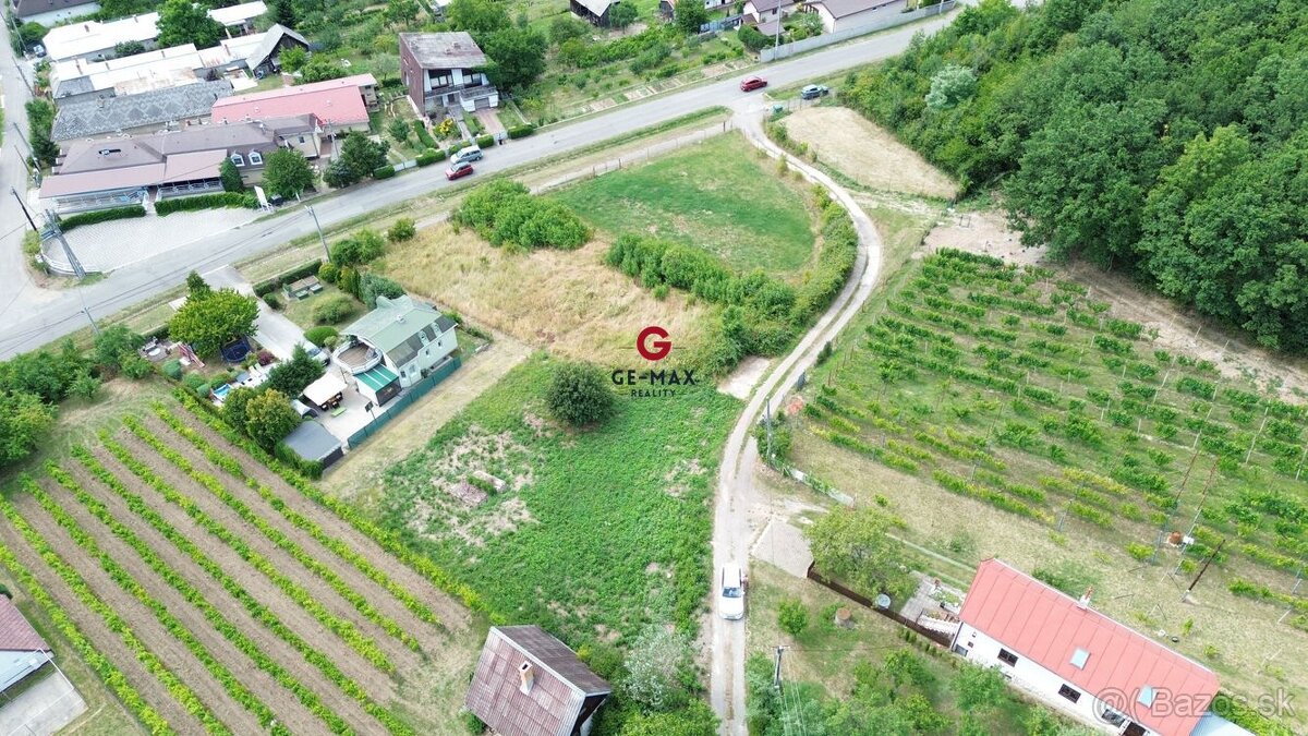 NA PREDAJ – SLNEČNÝ POZEMOK- IDEÁLNY NA VÝSTAVBU DOMU ALEBO