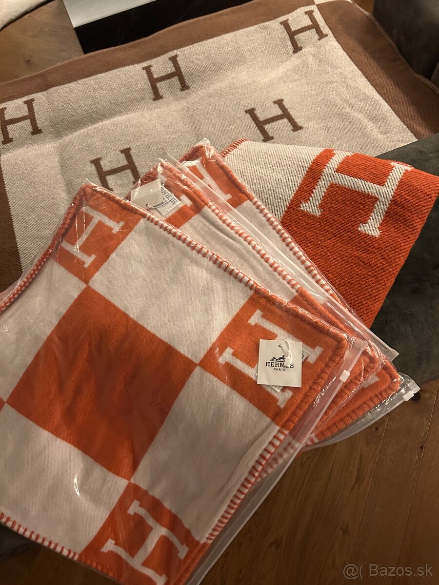 Hermes deka + 3 vankúše