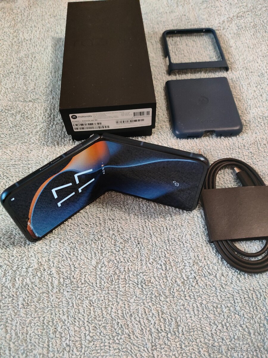 Motorola Razr 60 Pantone Gibraltar Sea 256GB,8GB RAM