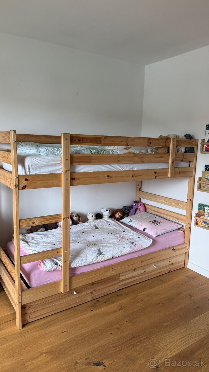 Poschodová posteľ v top stave s úložnými zásuvkami